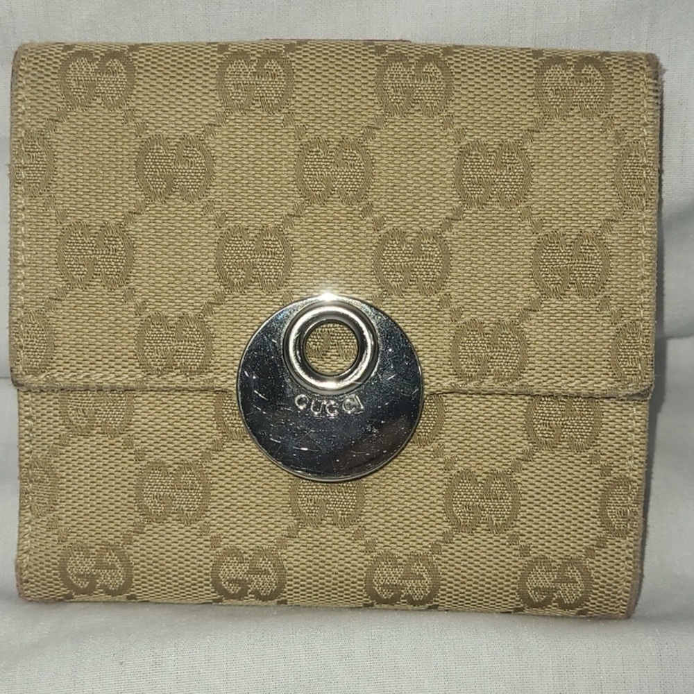 GUCCI Beige Ebony GG Supreme With Red Wallet EUC